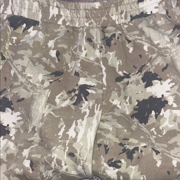 Girls Camouflage Jogger Pants - Picture 2 of 4
